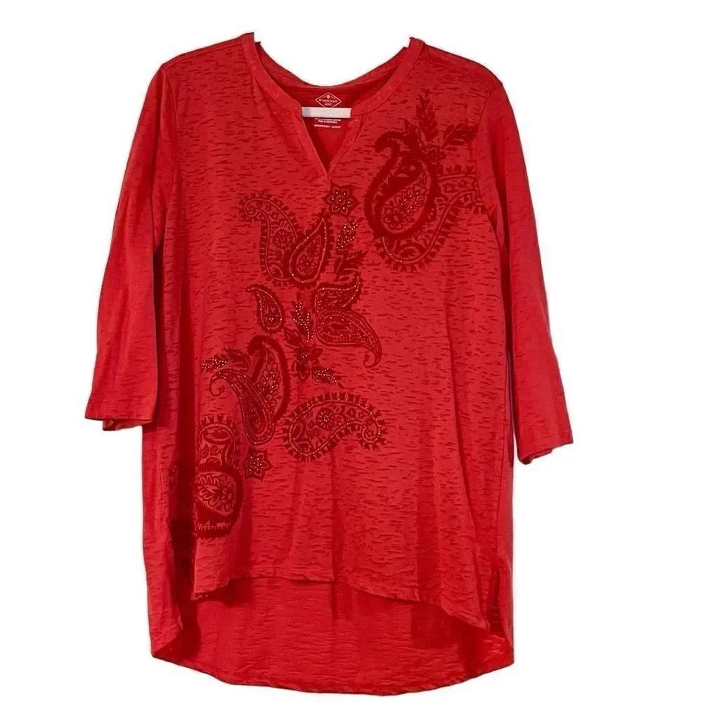 St. John’s Bay pink V-neck Paisley Design Stone Large